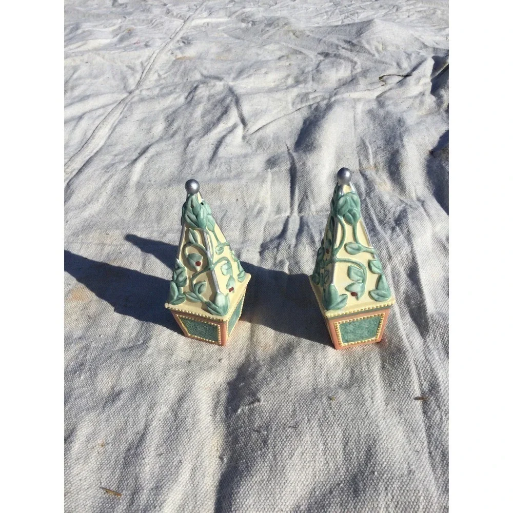 Pfaltzgraff salt and pepper‎ shakers 5” 5 in topiary green cream garden Ivy